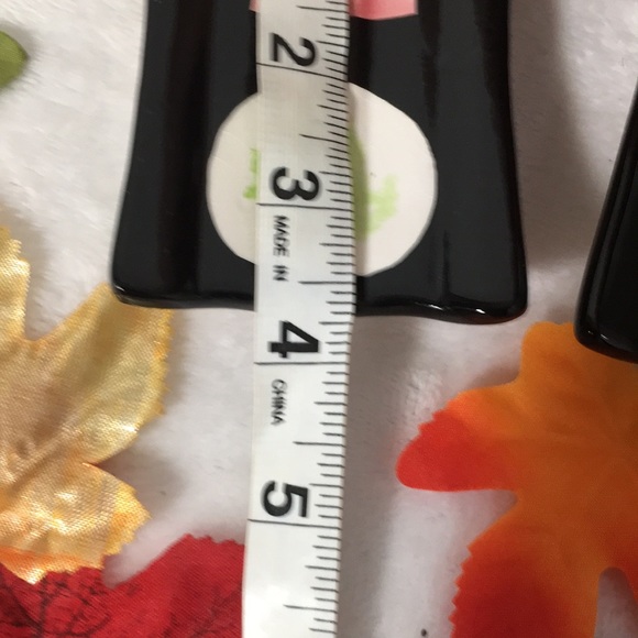 Sushi plates with decorative pink white & green abstract shapes set of two - Picture 4 of 5